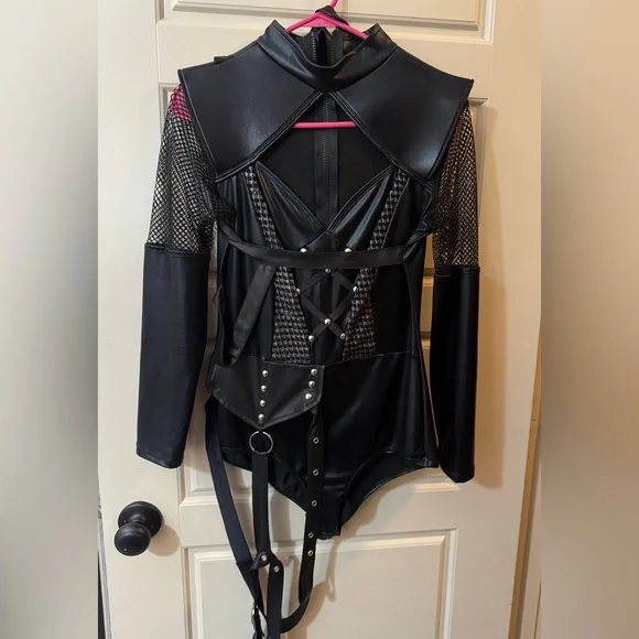 Leg Avenue Women's Villainess Vixen Sexy Cat Woman
Costume Medium 🖤 - Picture 6 of 16